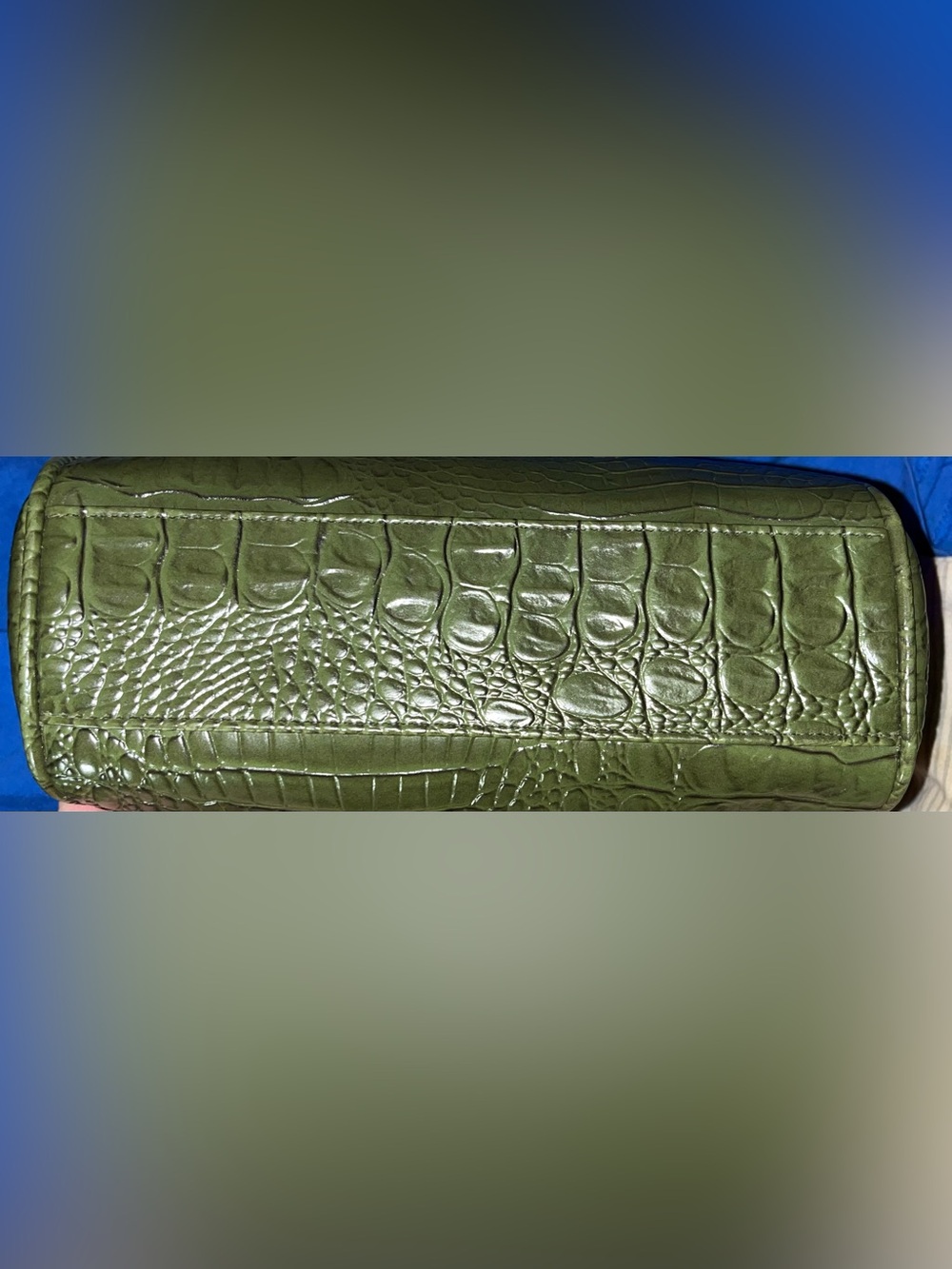 Isaac Mizrahi EUC Olive Green Croc-Embossed Shoulder Bag with Gold Hardware - Picture 4 of 6